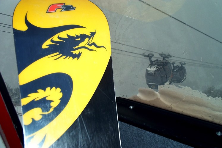 Ischgl, apres ski, apres-ski, apres, snowboard, ski, ski fahren, Alpen, Piste, skifahren, Österreich, boarden, skigebiet, Idalp, Idalpe, paznaun, paznauntal, silvretta, samnaun, reisebericht, austria, tirol, st anton, st. anton, galtür, sölden, saalbach, saalbach-hinterglemm, flügerl, wodka-bull, red bull, willy, kuhstall, trofana alm, paznauer taja, posthörndl, madlein, elisabeth, schatzi, pacha, saufen, trinken, feiern, boarden, snowboarden, boardbabe, snowboarding, hütte