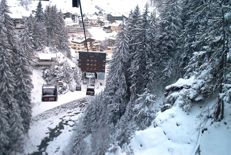 Ischgl, apres ski, apres-ski, apres, snowboard, ski, ski fahren, Alpen, Piste, skifahren, Österreich, boarden, skigebiet, Idalp, Idalpe, paznaun, paznauntal, silvretta, samnaun, reisebericht, austria, tirol, st anton, st. anton, galtür, sölden, saalbach, saalbach-hinterglemm, flügerl, wodka-bull, red bull, willy, kuhstall, trofana alm, paznauer taja, posthörndl, madlein, elisabeth, schatzi, pacha, saufen, trinken, feiern, boarden, snowboarden, boardbabe, snowboarding, hütte