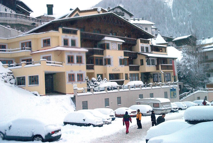 Ischgl, apres ski, apres-ski, apres, snowboard, ski, ski fahren, Alpen, Piste, skifahren, Österreich, boarden, skigebiet, Idalp, Idalpe, paznaun, paznauntal, silvretta, samnaun, reisebericht, austria, tirol, st anton, st. anton, galtür, sölden, saalbach, saalbach-hinterglemm, flügerl, wodka-bull, red bull, willy, kuhstall, trofana alm, paznauer taja, posthörndl, madlein, elisabeth, schatzi, pacha, saufen, trinken, feiern, boarden, snowboarden, boardbabe, snowboarding, hütte