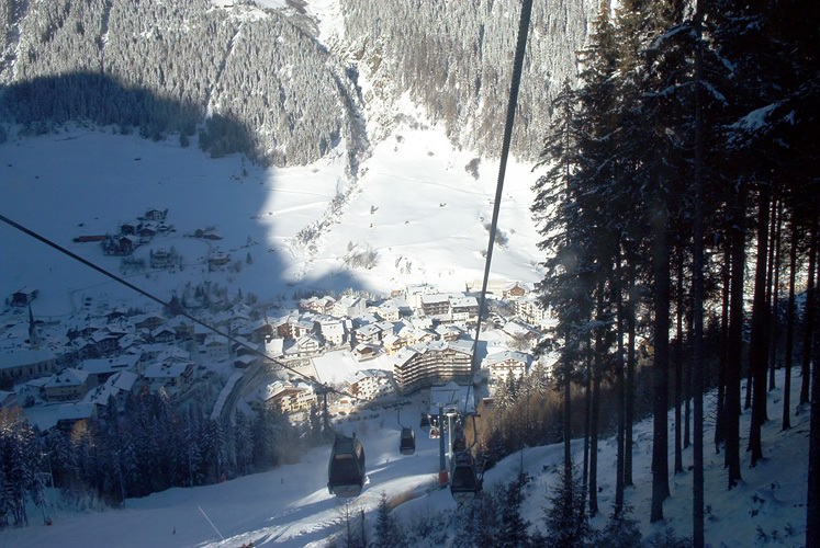 Ischgl, apres ski, apres-ski, apres, snowboard, ski, ski fahren, Alpen, Piste, skifahren, Österreich, boarden, skigebiet, Idalp, Idalpe, paznaun, paznauntal, silvretta, samnaun, reisebericht, austria, tirol, st anton, st. anton, galtür, sölden, saalbach, saalbach-hinterglemm, flügerl, wodka-bull, red bull, willy, kuhstall, trofana alm, paznauer taja, posthörndl, madlein, elisabeth, schatzi, pacha, saufen, trinken, feiern, boarden, snowboarden, boardbabe, snowboarding, hütte