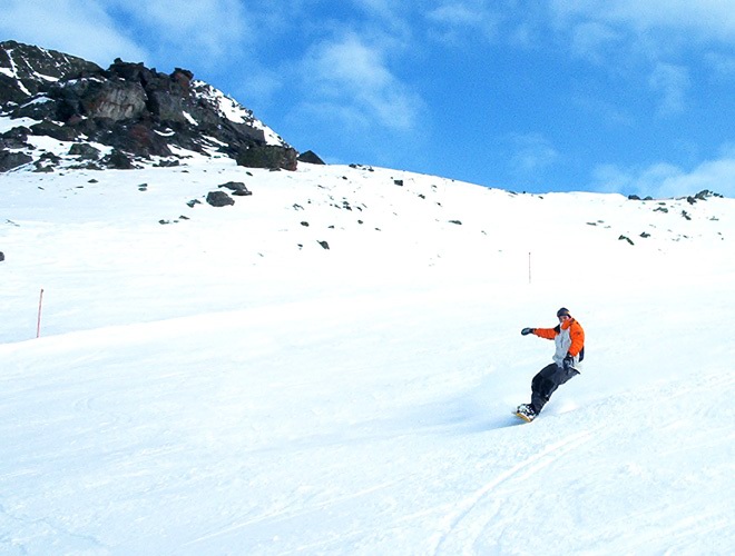 Ischgl, apres ski, apres-ski, apres, snowboard, ski, ski fahren, Alpen, Piste, skifahren, Österreich, boarden, skigebiet, Idalp, Idalpe, paznaun, paznauntal, silvretta, samnaun, reisebericht, austria, tirol, st anton, st. anton, galtür, sölden, saalbach, saalbach-hinterglemm, flügerl, wodka-bull, red bull, willy, kuhstall, trofana alm, paznauer taja, posthörndl, madlein, elisabeth, schatzi, pacha, saufen, trinken, feiern, boarden, snowboarden, boardbabe, snowboarding, hütte